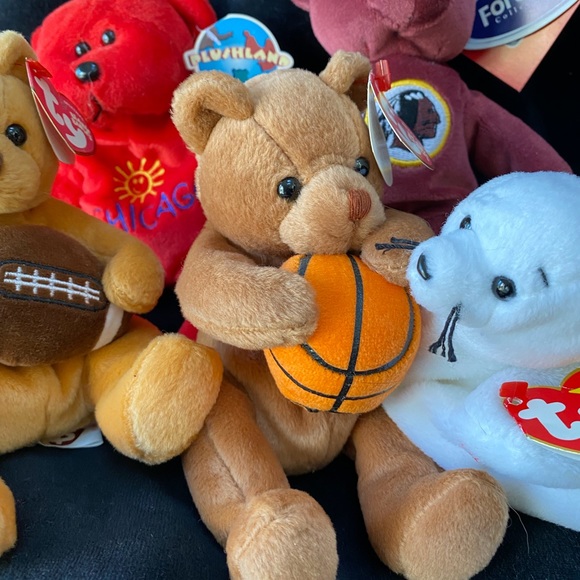 4 Plush Bears and a Seal - Picture 7 of 15